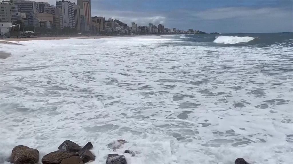 里約熱內盧布朗海灘掀巨浪 浪高一度達3.5米!有人落水失聯