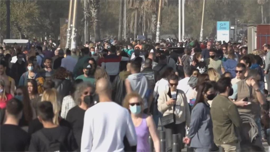 歐洲疫情復燒 民眾沒在怕 德國上街抗議 西班牙海灘開趴