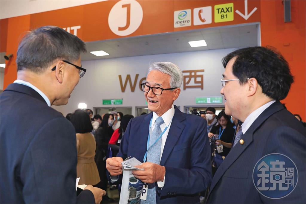 吳家兄弟搶百貨2/吳家兄弟5月公開再互槓 還是為了新新併