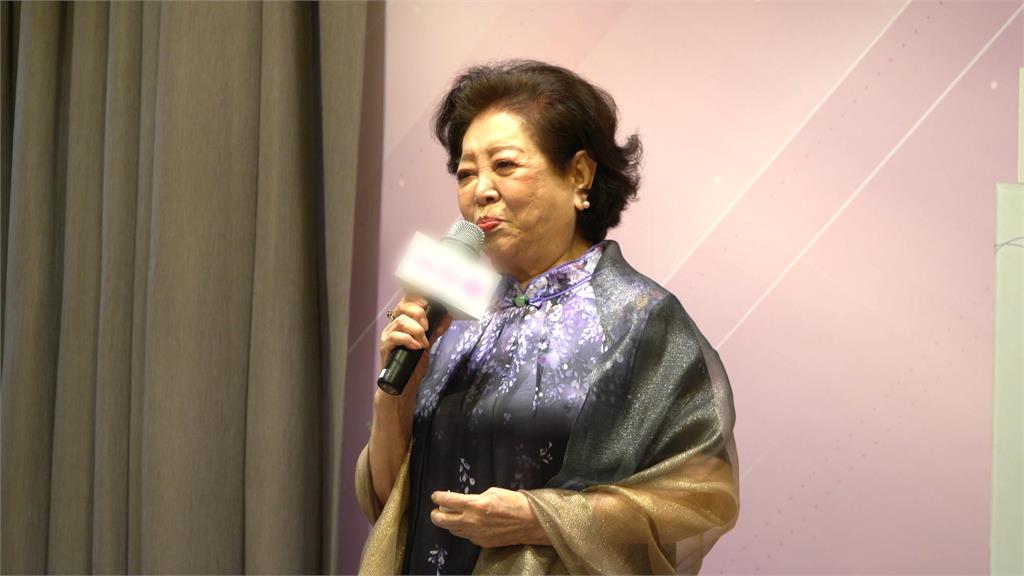 雙金影后陳淑芳代言內褲品牌　喊拍性感照：怕什麼！