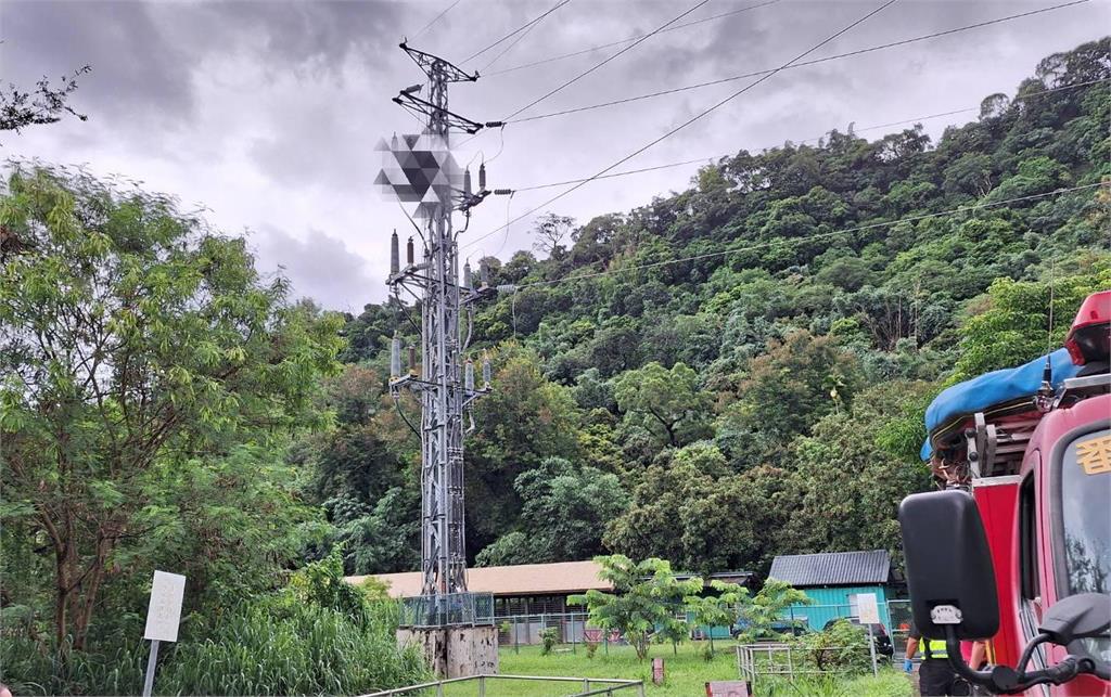 快新聞／嘉義電塔工人疑遭雷擊「掛8公尺高空」　送醫搶救不治