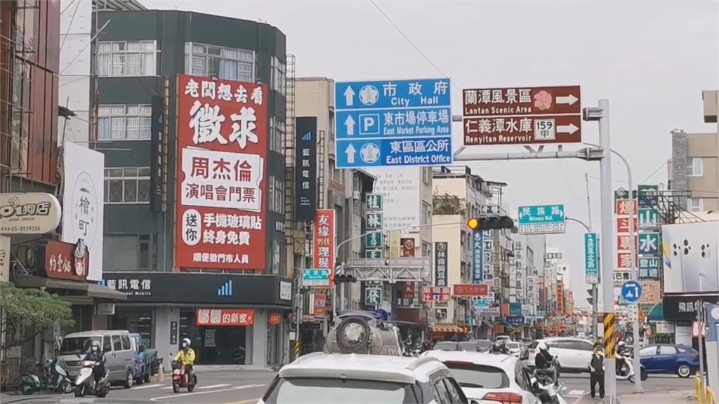 想要周杰倫門票　通訊行掛布條「割愛就送終身免費保護貼」