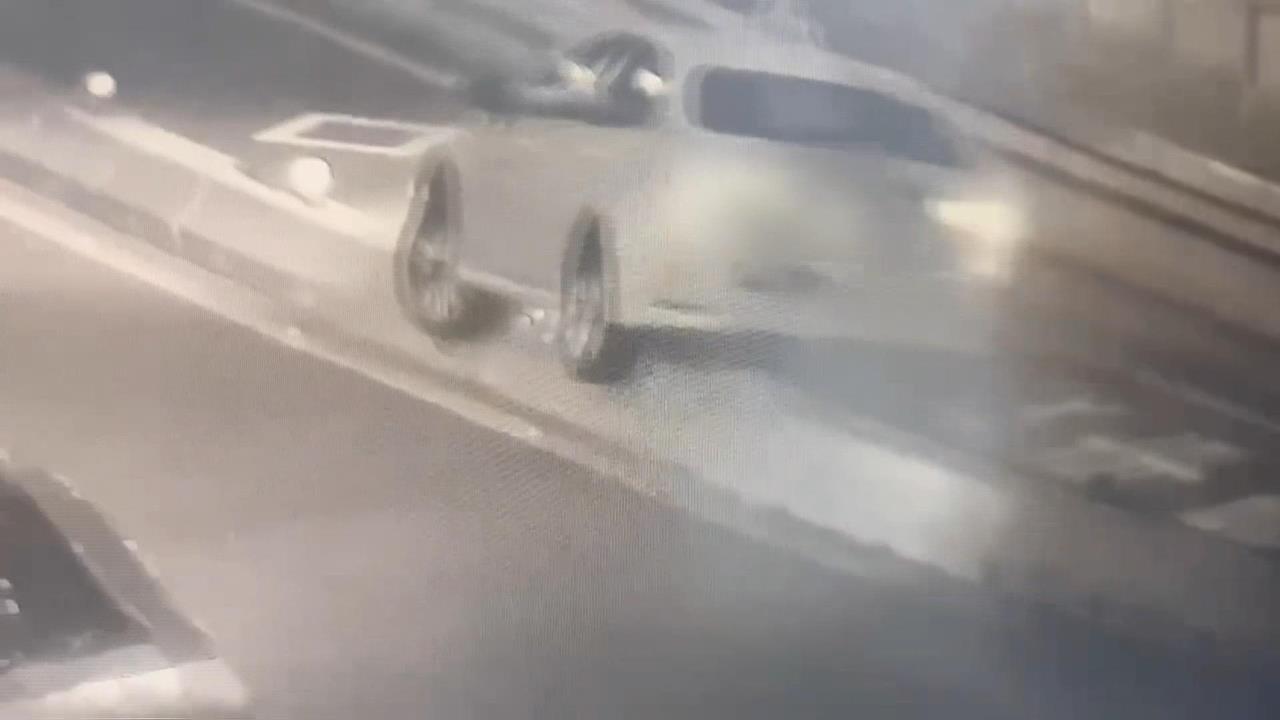 台北連揪2毒駕！建國高架小黃開上分隔島　林森北路駕駛車藏毒