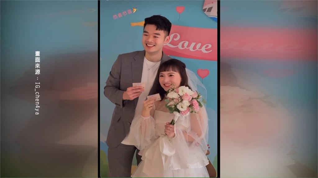 王齊麟告別單身與「十元」登記結婚！　甜曬身分證婚宴進度曝