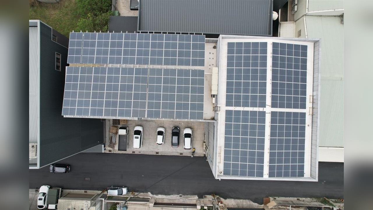 快新聞／「新建物屋頂裝光電板」該硬性規定嗎？民間激辯不休　經濟部回應了