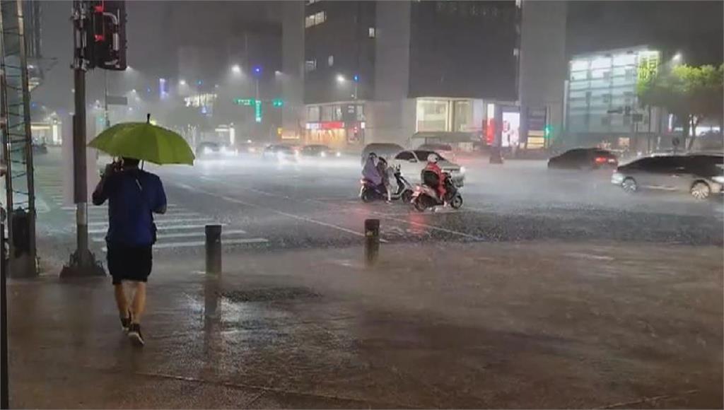 快新聞／雨區擴大！全台12縣市大雨特報　將一路下到明早