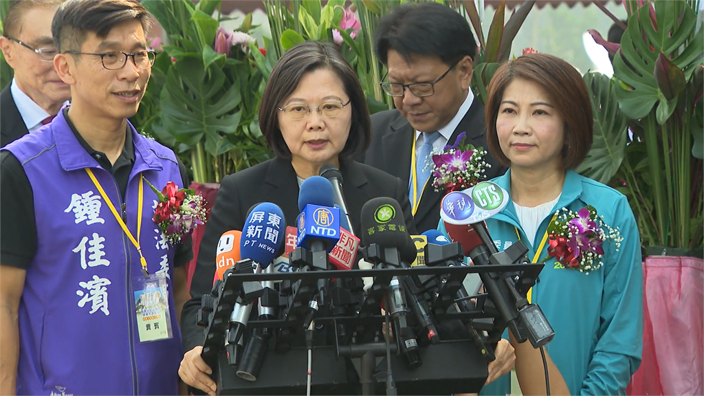 蔡英文左批中國介入選舉 右責韓國瑜時常改口習慣不好