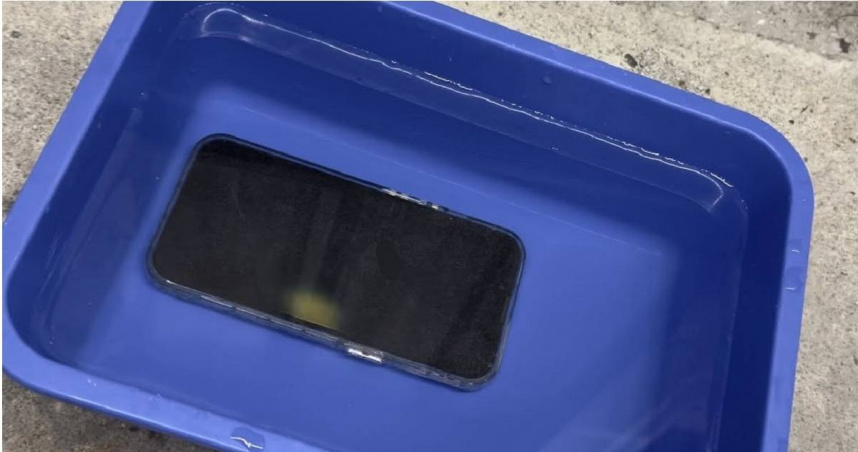 手機冒煙注意！消防粉專曝先做「這件事」：避免爆炸、毒氣洩漏