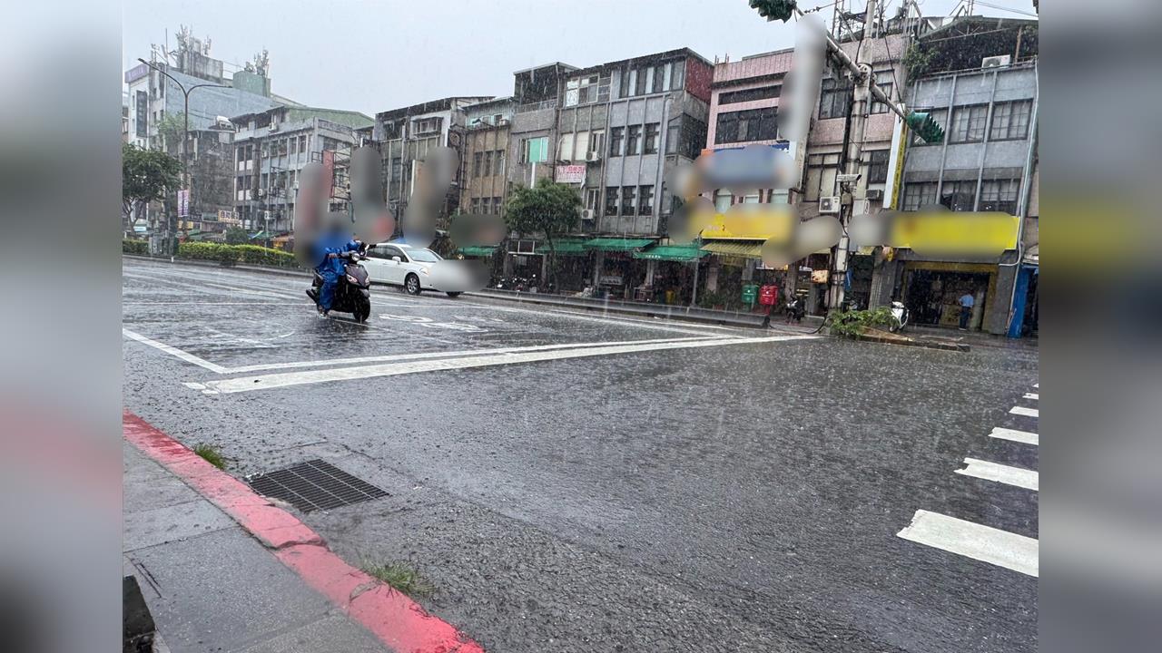 快新聞／快躲雨！5縣市大雨特報　雨彈一路炸到晚上