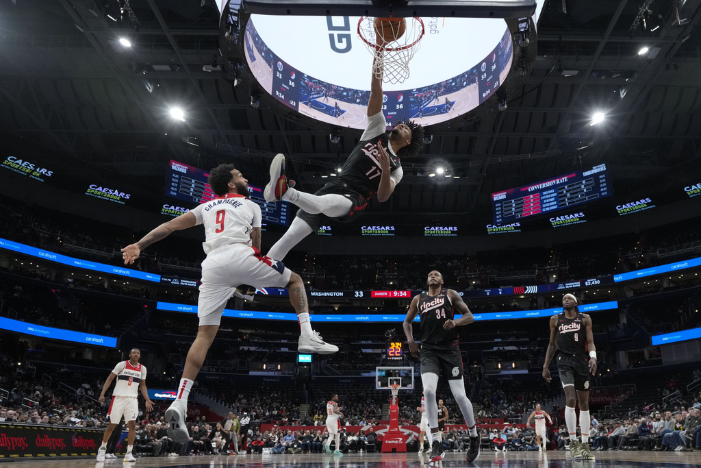 NBA(影)／這球非看不可！預約本季NBA最佳灌籃　夏普飛身單手狂野爆扣！