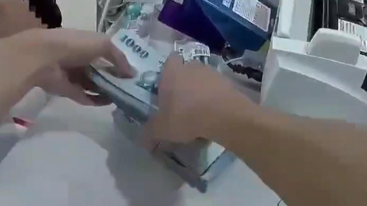 借用超商廁所赫見55萬多現鈔　原來是「他」遺落的