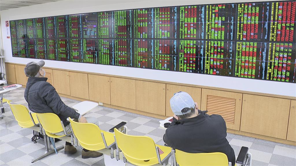 以伊衝突投資人陷觀望　台股小跌23點收22049點