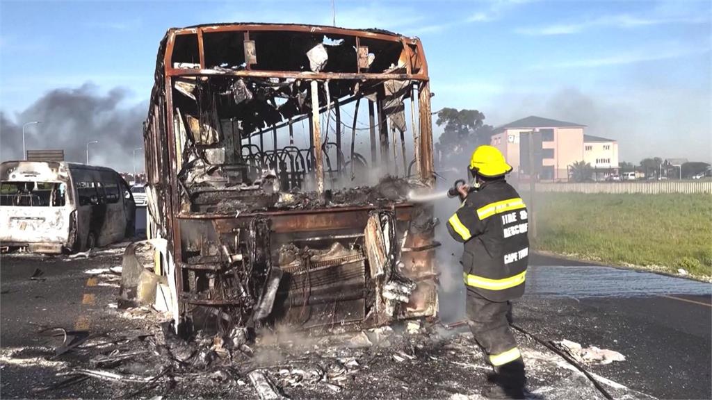 南非計程車罷工演變暴動　造成5死、物資缺釀危機
