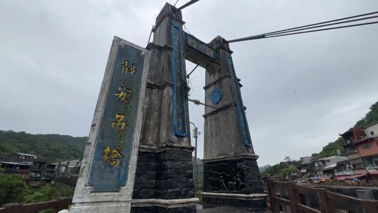外籍遊客靜安吊橋上放煙火　網怒PO文憂誤傷波及路人