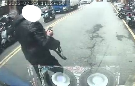 基隆貨車駕駛下貨時遭竊！　嫌犯高調進車內偷手機現金