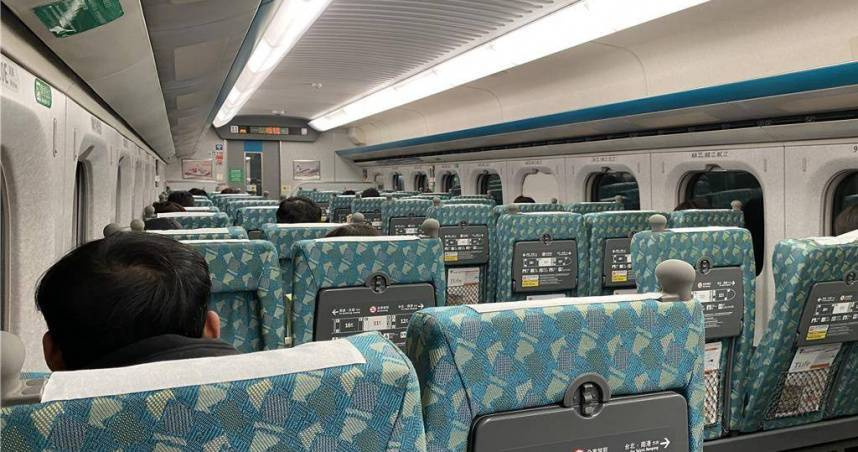 連假爆人潮!！高鐵自由座阿嬤「坐扶手」遭他阻止　網讚：你有花錢