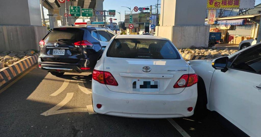 台中夫妻停車未熄火進超商秒被偷 55歲竊車賊「倒車甩人」半小時遭逮