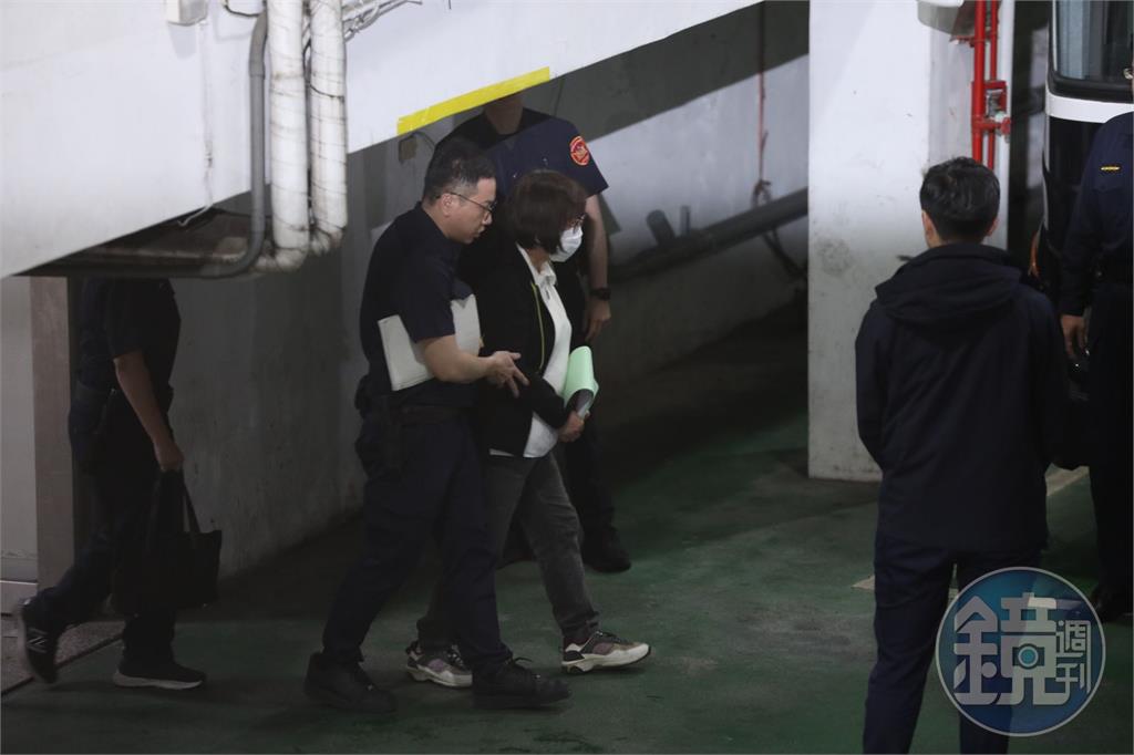 黃呂錦茹遭羈押上囚車前喊冤　稱遺書都寫好了