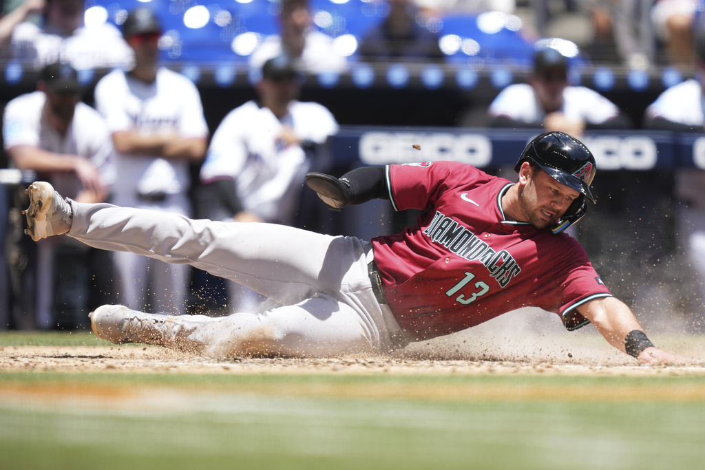MLB(影)/卡仔好威!登響尾蛇「三冠王」 單場三盜、連十場敲安趕進度