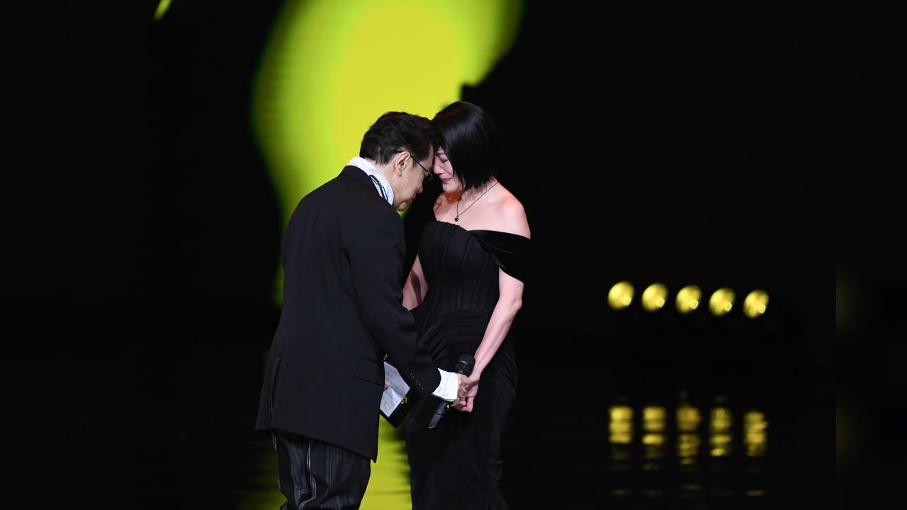 金鐘60/痛失大S神隱8月「小S首現身哭了」合體蔡康永!真實狀態曝光