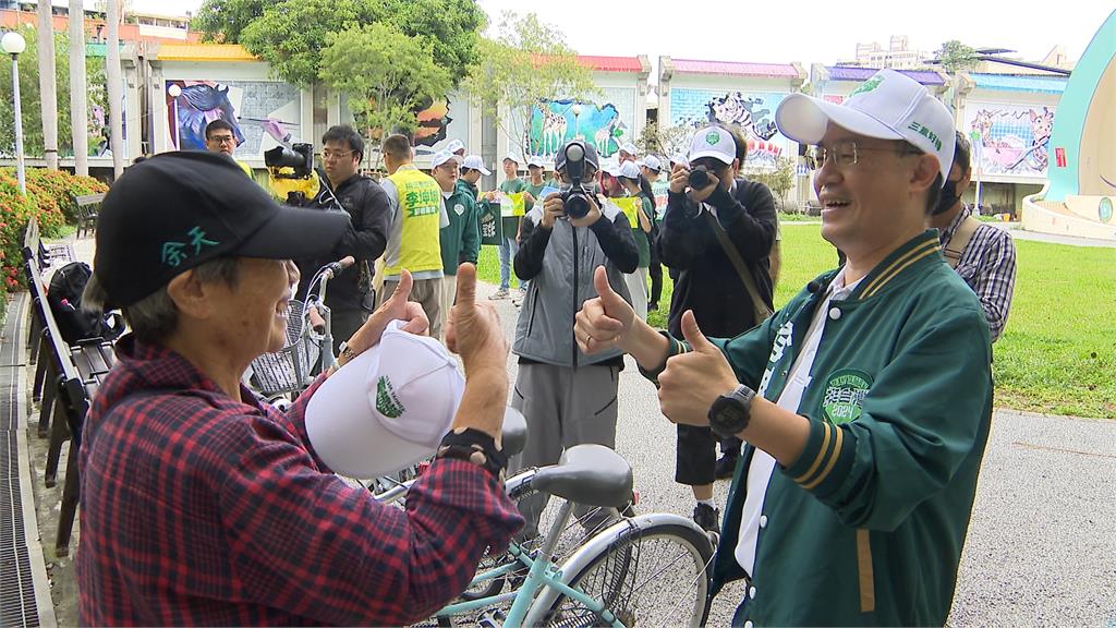 李坤城參選三重立委打陸戰！　拚接棒　與戴「<em>余天</em>帽子」支持者搏感情