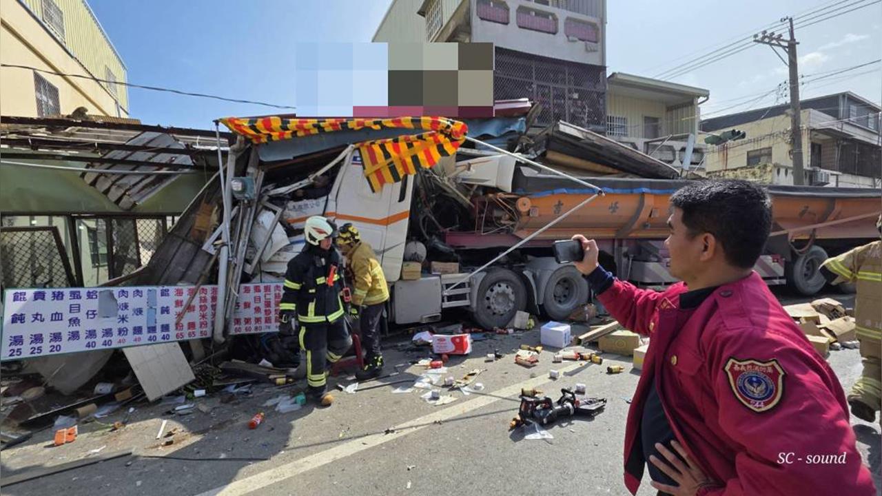 最新／驚悚畫面曝光！嘉義聯結車撞進早餐店　3人送醫