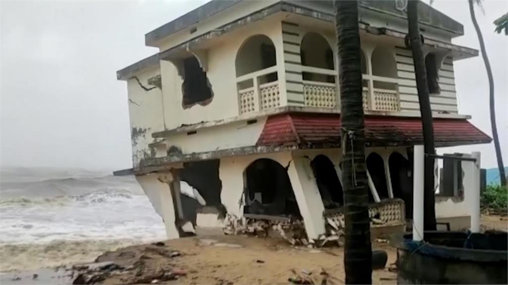 熱帶氣旋強襲印度 15萬人撤離8人喪命