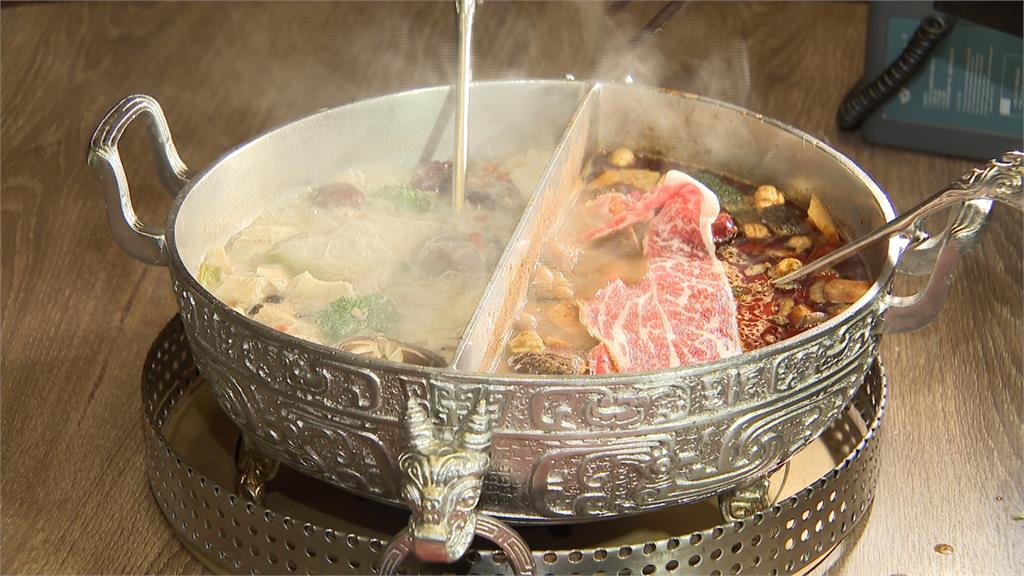 半筋半肉熬出麻辣鍋湯底 邊吃還能邊變裝