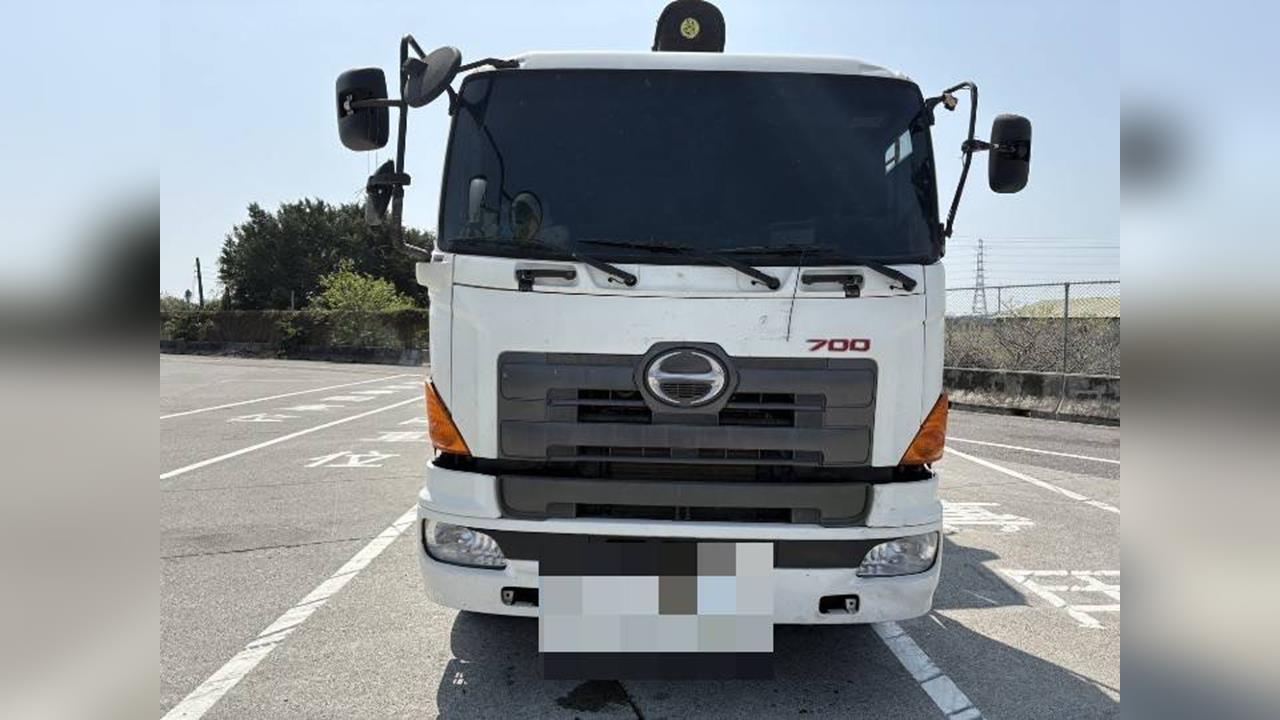 快新聞／國1彰化段車禍！小客車碰撞大貨車　幸無人傷