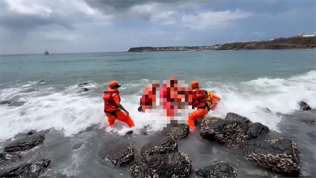 4名遊客至夢幻沙灘戲水 1男遭浪捲失去生命跡象