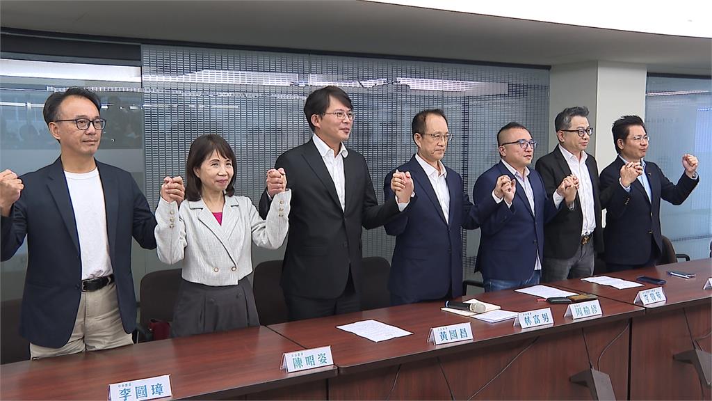 民眾黨決議延長柯文哲假單　法界：可能涉嫌登載不實