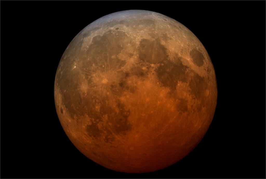 「超級血月」完整時刻表曝光！氣象局全程直播：別錯過最精華19分鐘