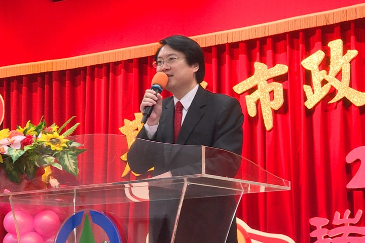 基隆市府新春團拜 發開工紅包給民眾