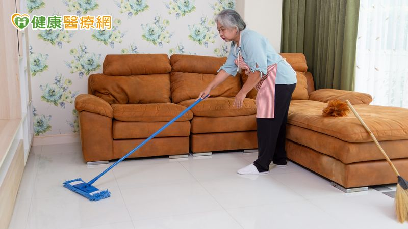 家裡地板忍不住一直擦?醫揭「強迫症vs強迫人格」差很大