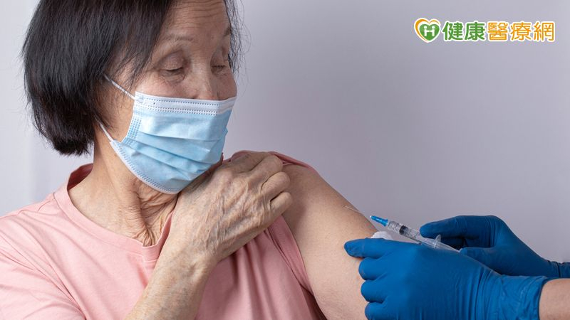 流感＋新冠來襲！11月起第二階段公費疫苗接種　全聯、家樂福設接種站