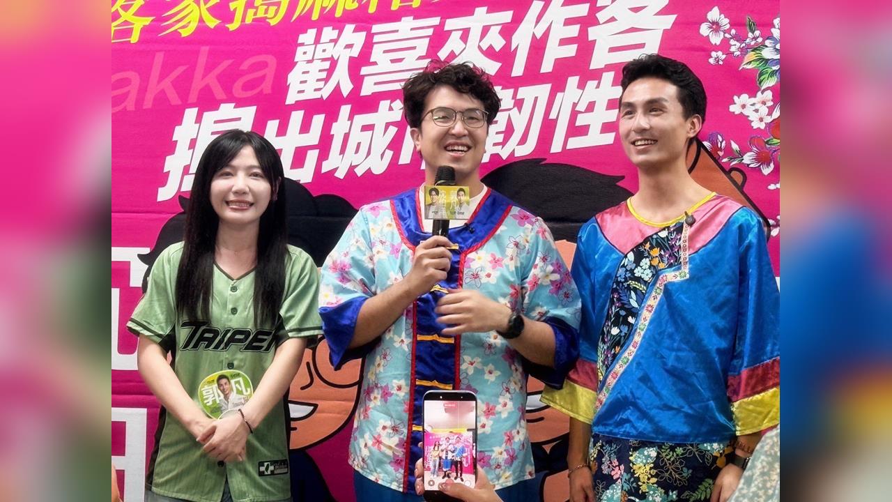 快新聞／嗨翻信義區！沈伯洋、吳沛憶合體「超強新人」賣力搗麻糬　喊話：展現城市韌性