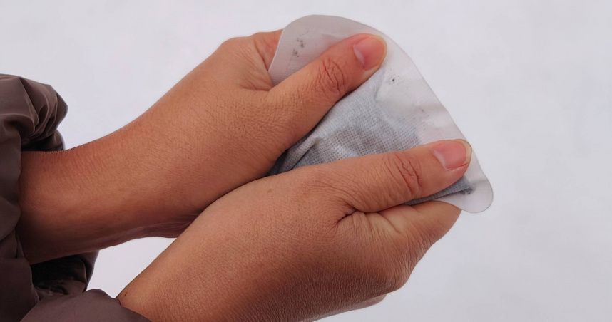 暖暖包用沒多久就冷、結塊？　她實測1招竟能分好幾天用