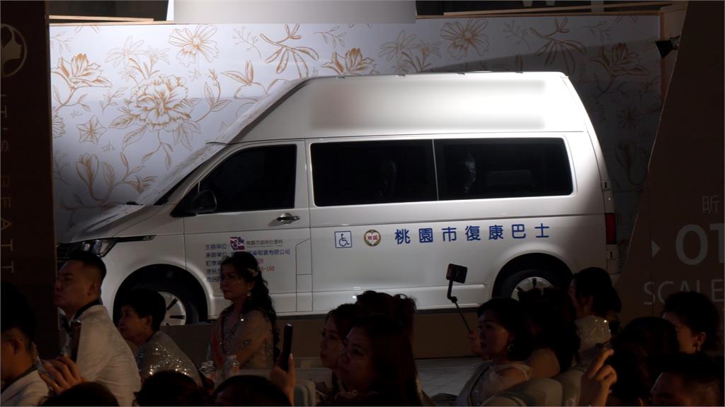 台灣在地美容保養品牌「落實公益」　捐贈高頂復康巴士