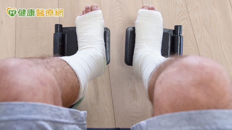 單親父遇車禍險截肢!新療法成功保住雙腿