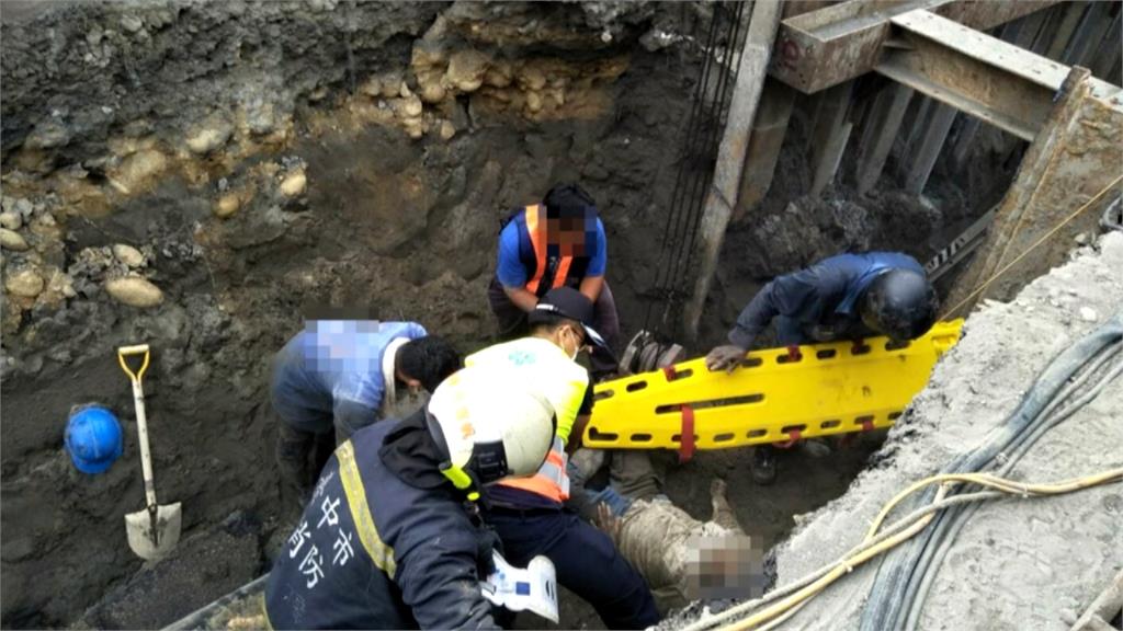 瓦斯管開挖土石崩 2工人遭埋1死1傷