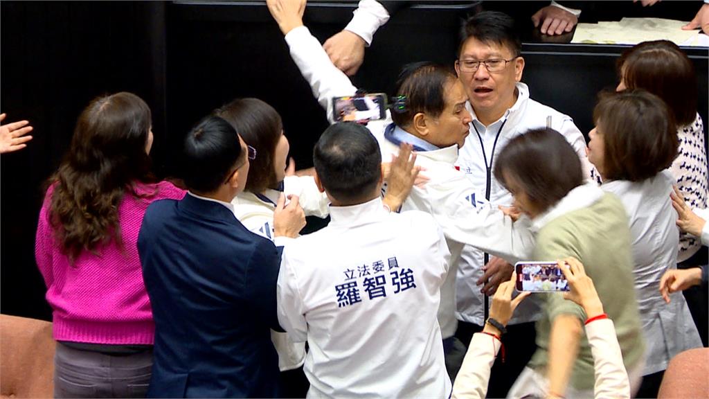 快新聞／鄭天財狂言「戒嚴保護台灣」惹眾怒　律師轟不如南韓：國民黨迄今無悔意