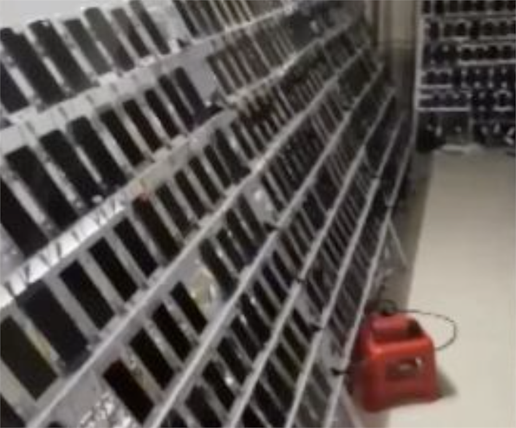 中國警方破獲網路水軍！1人操控600台手機　工作內容是「狂按讚、留言」