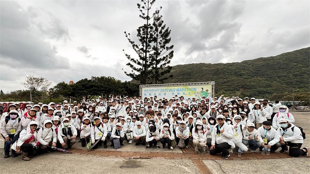 【淡江傳真】淡江青銀志工280人　熱情助陣萬金石馬拉松　服務人數創新高