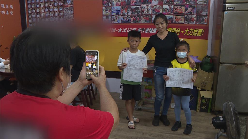 鼓勵孩子向學！　苗栗飄香三代臭豆腐「滿分考卷」免費換