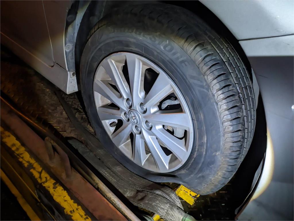 手推車也「開」上國道?7車猛撞慘遭刮花、爆胎