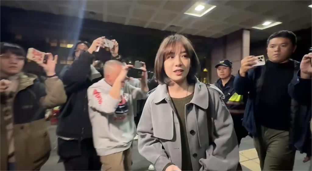 快新聞／柯文哲接押庭審理近3小時　「學姊」黃瀞瑩現身北院　畫面曝光