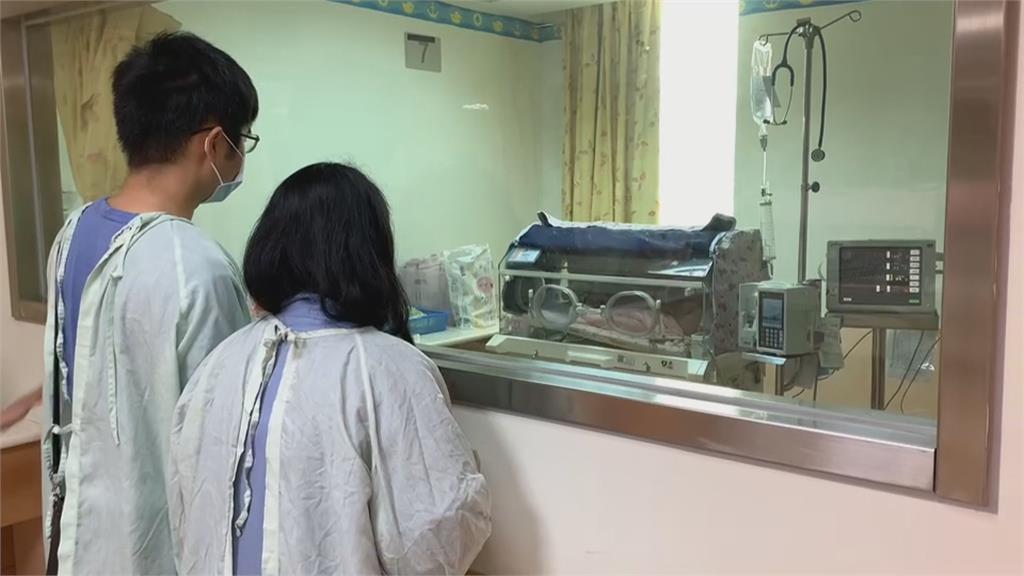 婦確診痊癒車上順利產子　全靠孩子爸接生