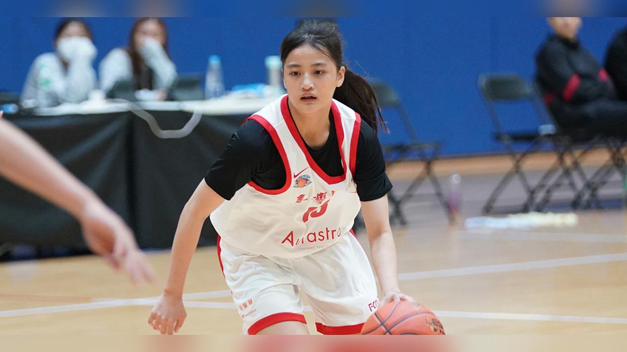 籃球(影)/微笑甜心狂飆6顆三分球攻下20分!葉侑璇UBA處女秀表現依舊亮眼