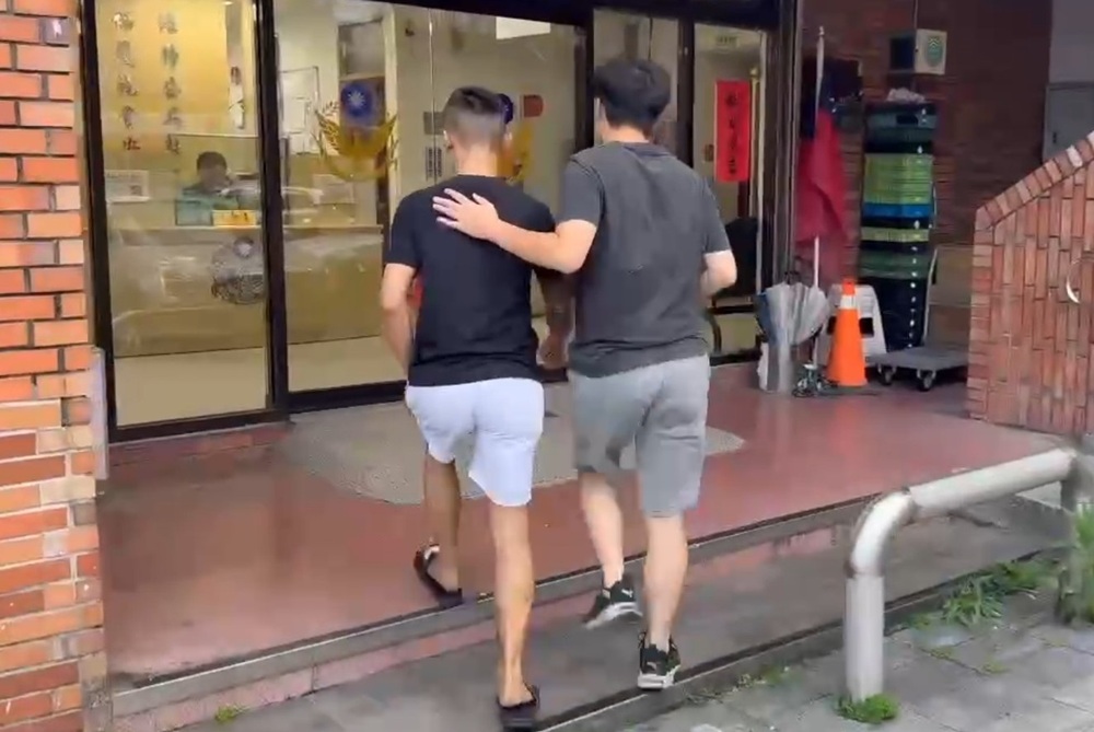 為了1700元 兄弟聯手刀棍齊揮街頭濺血