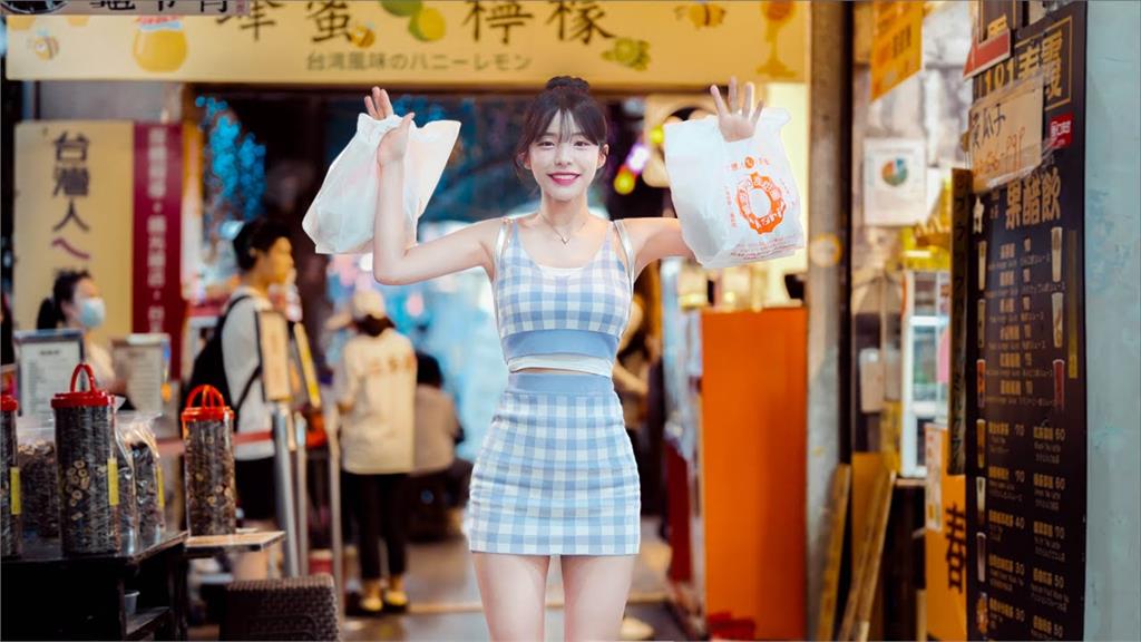 不甩蕾絲舞爭議！李多慧走遍北市推台式甜品　網友誇：觀光局多讓她代言